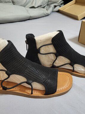 LUCKY BRAND BARTEGA BLACK GLADIATOR SANDALS – WOMEN’S SIZE 7.5M – NEW IN BOX